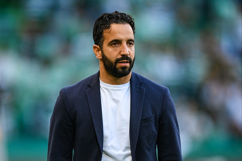 أموريم يطالب الجماهير بعدم الهتاف باسمه