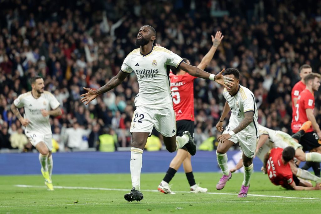 مواجهة مرتقبة بين ريال مدريد ونظيره إشبيلية في الدوري الإسباني