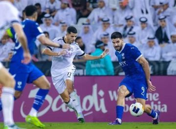 الهلال يتخطي الشباب في روشن السعودي