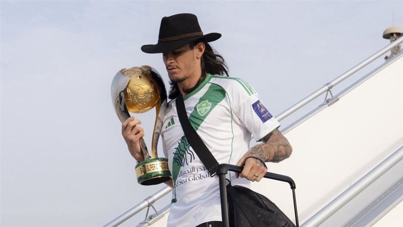 أهلي جدة يعود إلى المملكة متوجًا بكأس السوبر السعودي بعد مواجهة مثيرة مع النصر