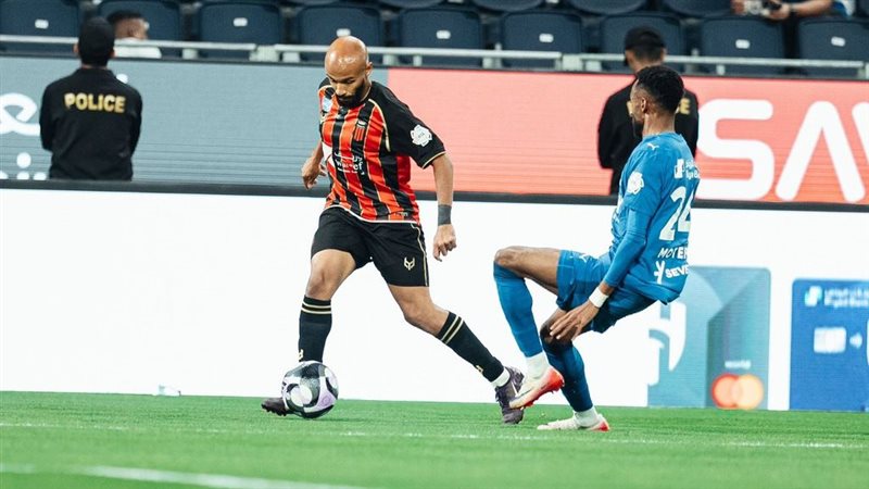 الهلال يتقدم على الرياض بثنائية في افتتاح الدوري السعودي 2025-2026