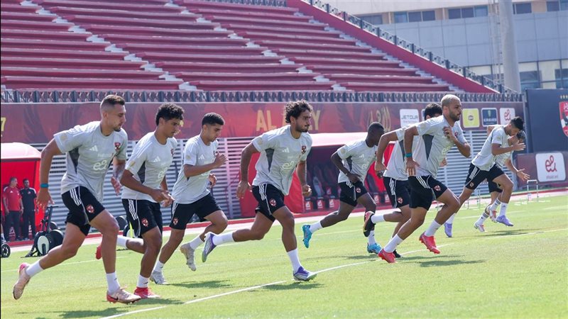 الأهلي يحدد الثلاثي الهجومي لمواجهة غزل المحلة في الدوري