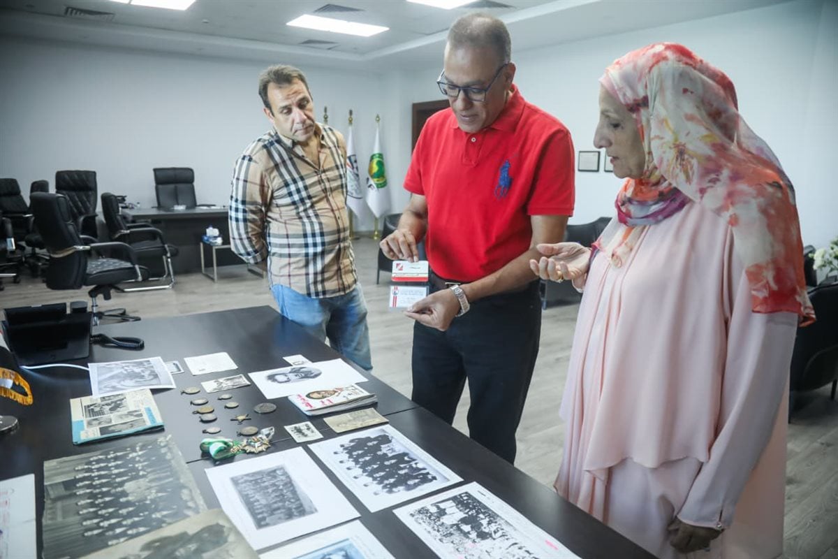 الاتحاد المصري يستقبل أسرة أسطورة الفراعنة ويؤسس متحفًا لتخليد نجوم اللعبة