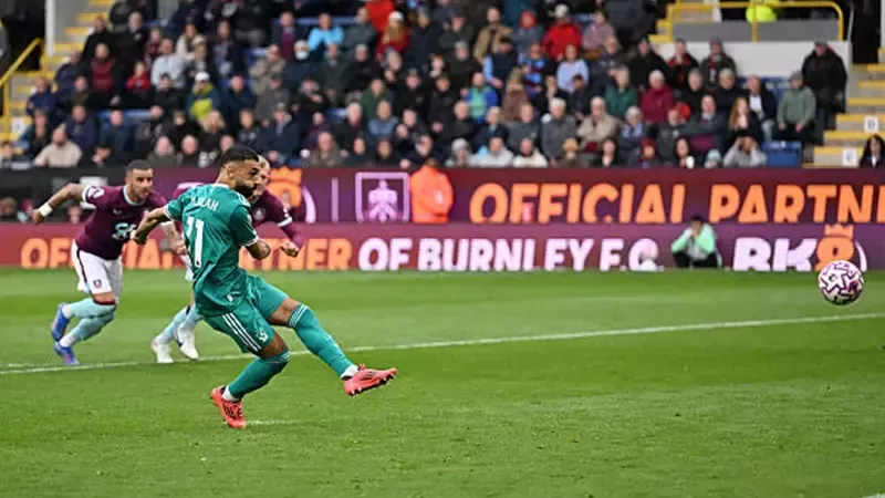 محمد صلاح يقود ليفربول للفوز على بيرنلي ويواصل كتابة التاريخ