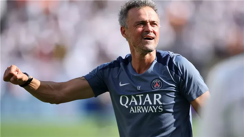 إنريكي يعلن قائمة باريس سان جيرمان لمواجهة مارسيليا في كلاسيكو الدوري الفرنسي