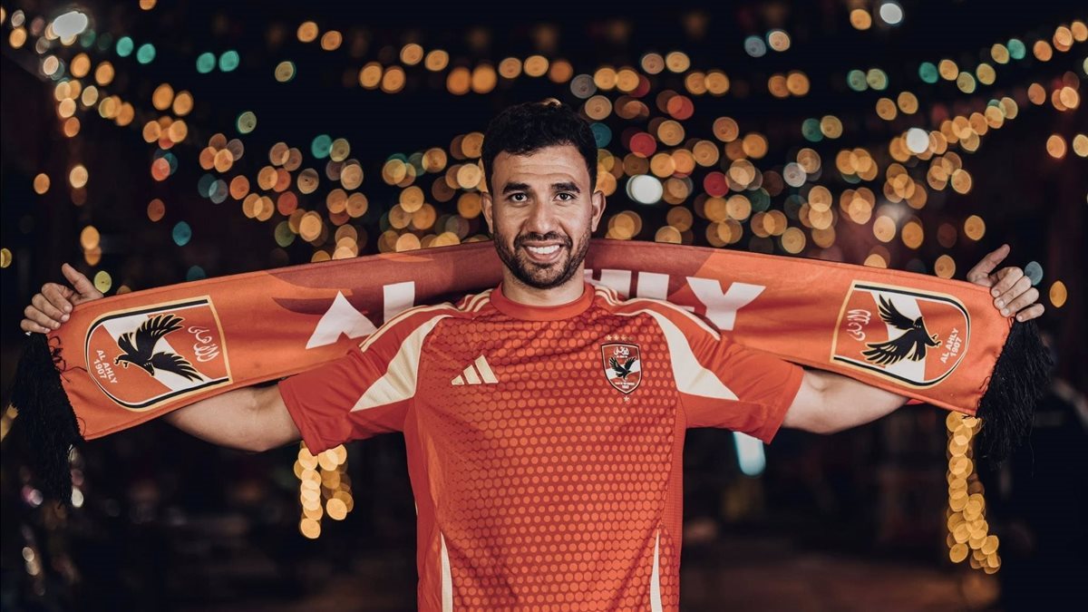 تريزيجيه يوضح جدل “الإشارة للصمت” بعد هدف الأهلي ضد إنبي