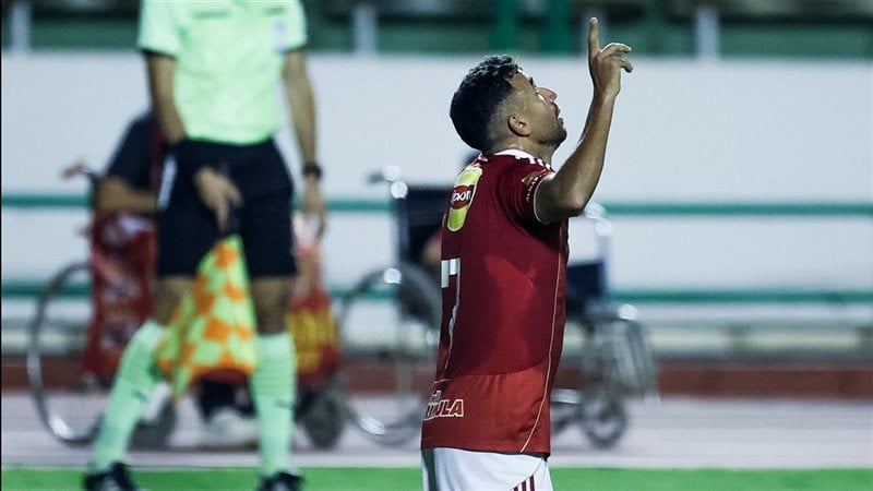 تريزيجيه يحصد جائزة رجل مباراة الأهلي وإنبي في الدوري الممتاز