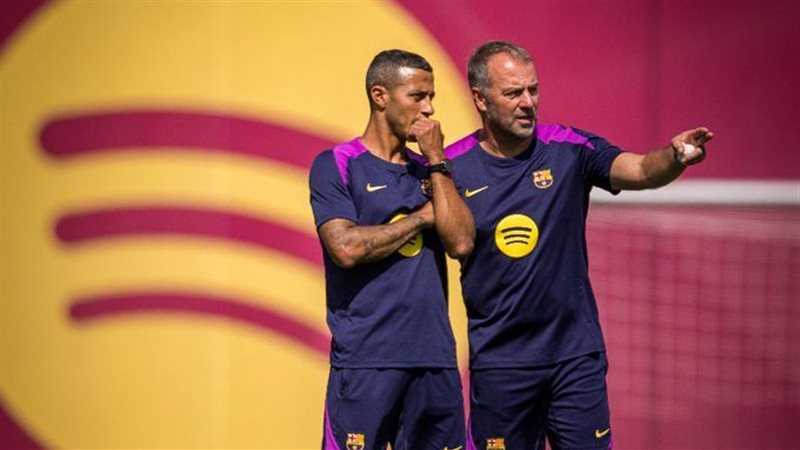 برشلونة يضم تياجو ألكانتارا إلى الجهاز الفني