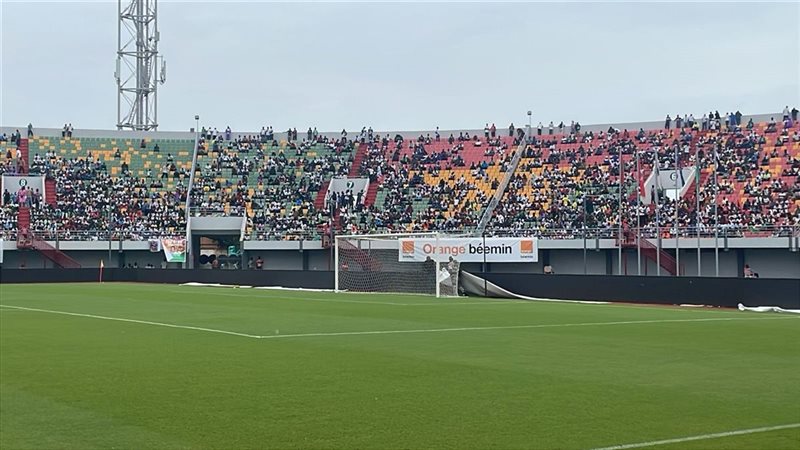 الأمطار تنهال على ملعب مواجهة مصر أمام بوركينا فاسو