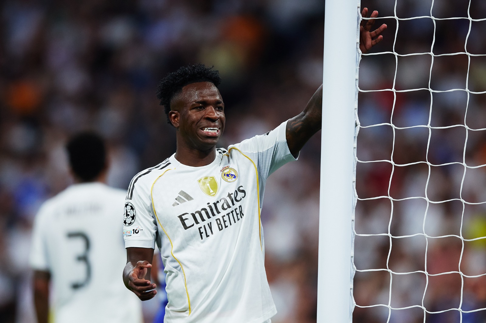 فينيسيوس جونيور يهدد بمغادرة ريال مدريد بسبب تراجع أدواره مع ألونسو