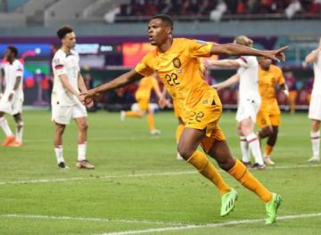 دومفريس يفتح الباب أمام الانتقال إلى الدوري الإنجليزي الممتاز
